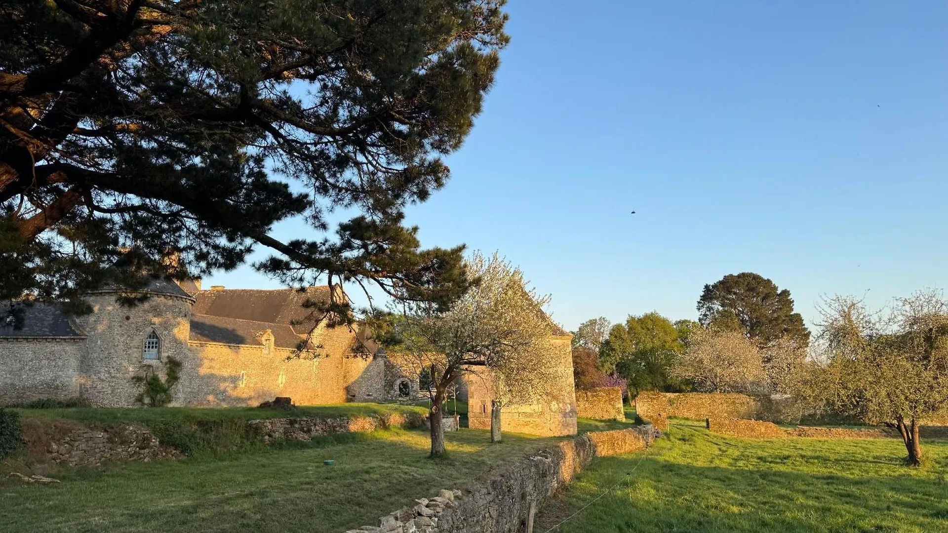 Gite De Couple Cosy Avec Vue Sur Chateau Tremohar - Golfe Du Morbihan, 20 Min De Vannes Berric Franciaország